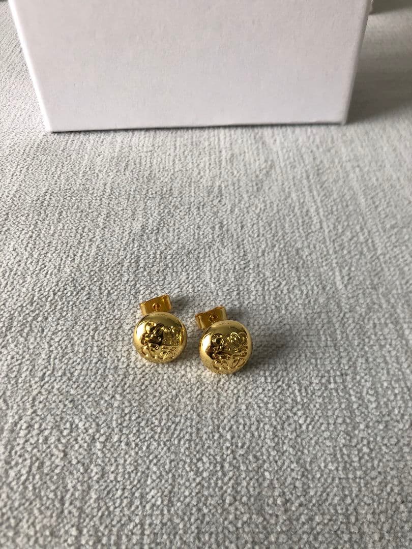 LOEWE ロエベ　ピアス　レディース　ゴールド 高級感