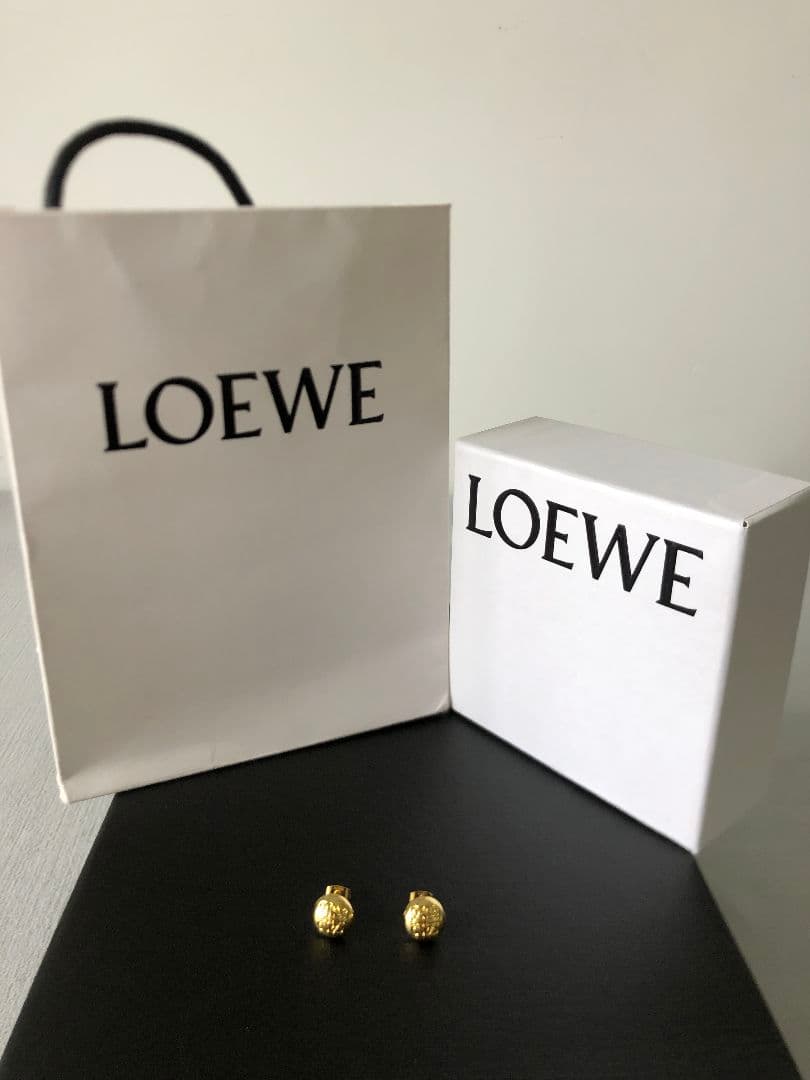 LOEWE ロエベ　ピアス　レディース　ゴールド 高級感