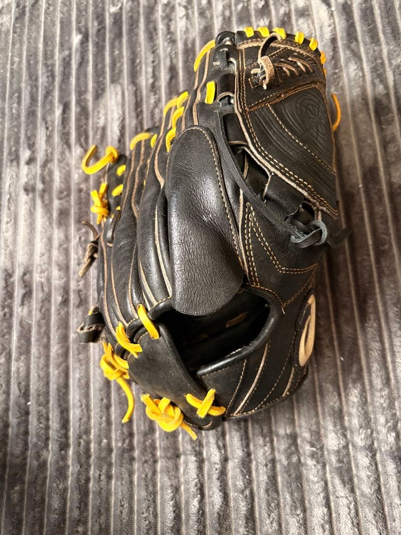 硬式野球グローブ 黒/黄色