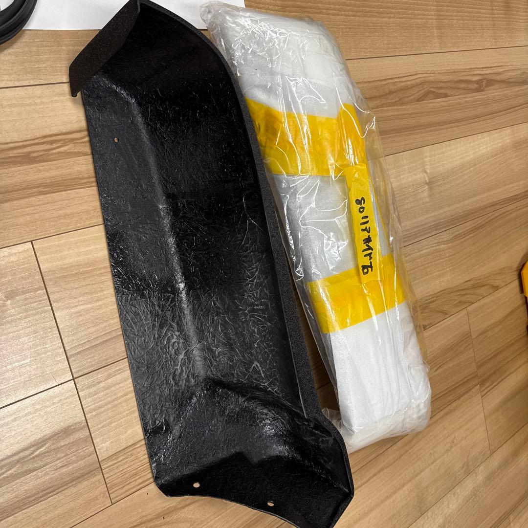 新品未使用　80ランドクルーザー リアサイドカバー