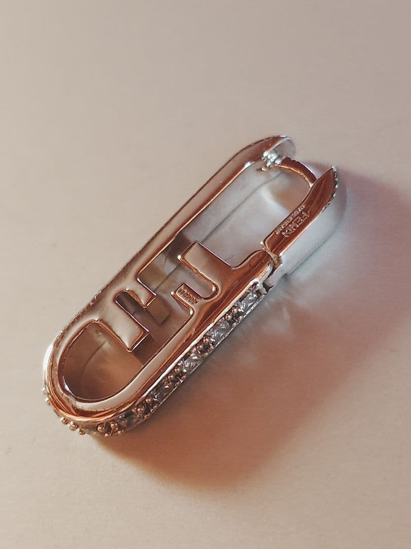 FENDI　クリスタル装飾 安全ピン型ピアス(片耳用)