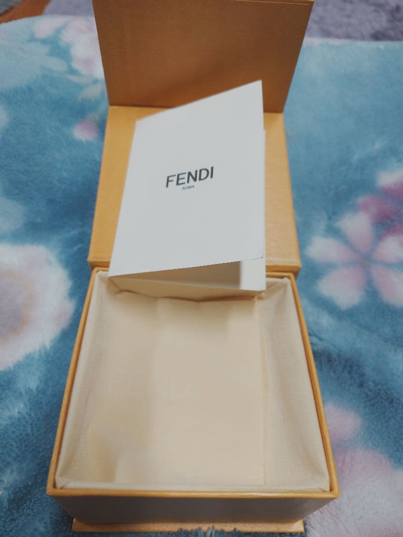 FENDI　クリスタル装飾 安全ピン型ピアス(片耳用)