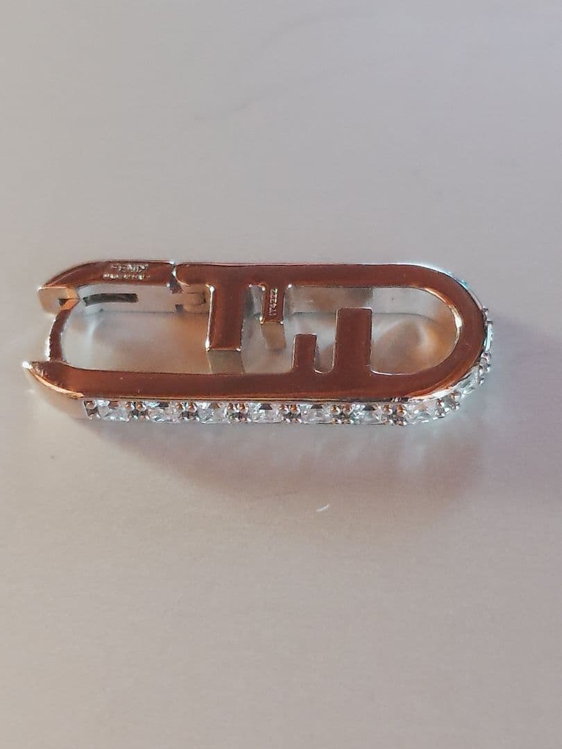 FENDI　クリスタル装飾 安全ピン型ピアス(片耳用)