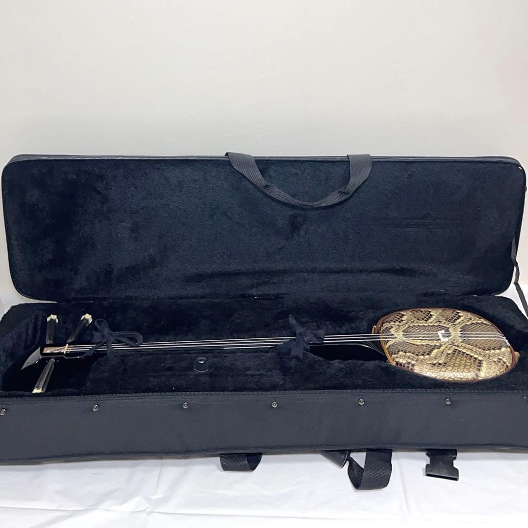 【美品】沖縄三線 蛇皮 民謡楽器 民謡 和楽器 三線 ケース付