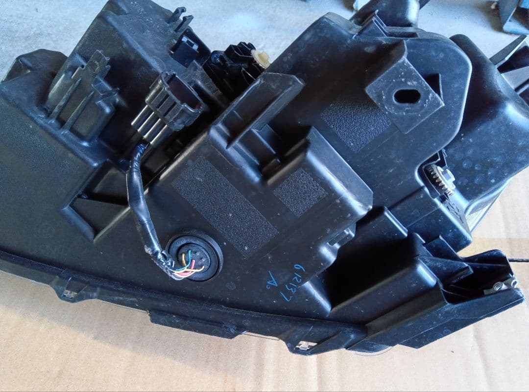 日産セレナC27 後期純正 右ヘッドライト KOITO 100-23784