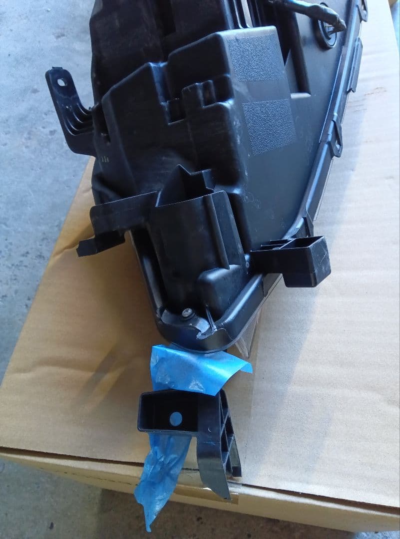 日産セレナC27 後期純正 右ヘッドライト KOITO 100-23784