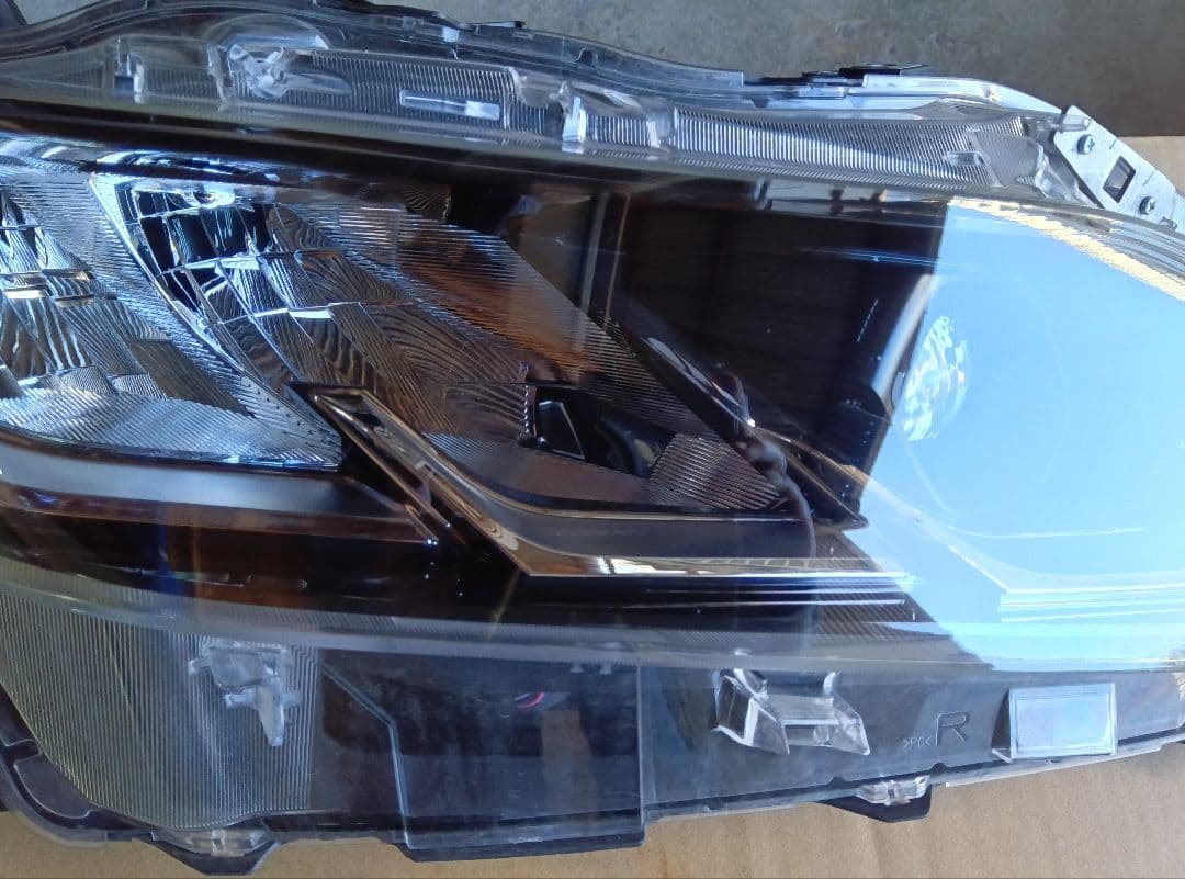 日産セレナC27 後期純正 右ヘッドライト KOITO 100-23784