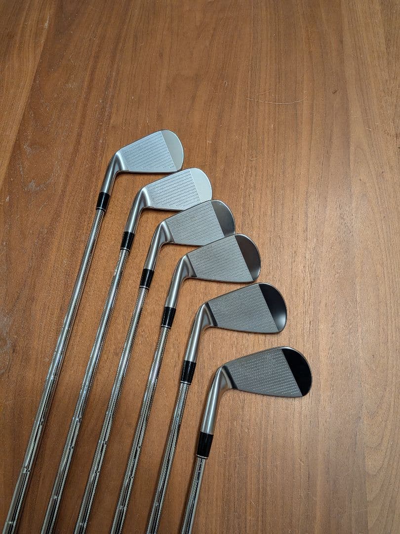 スリクソンzxi5アイアン。5〜PW6本セット。DG105Xシャフト。カスタム品