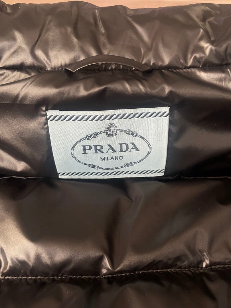 PRADA ブラック ダウンベスト　バレンタイン価格