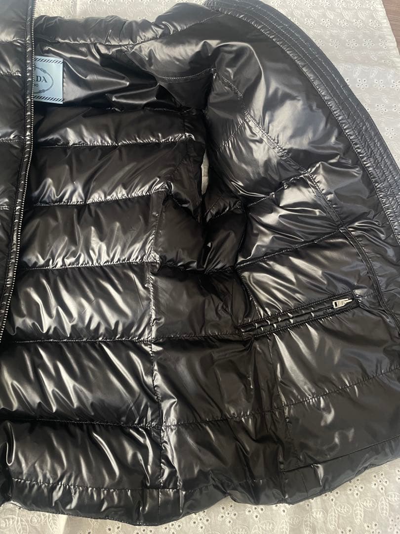 PRADA ブラック ダウンベスト　バレンタイン価格