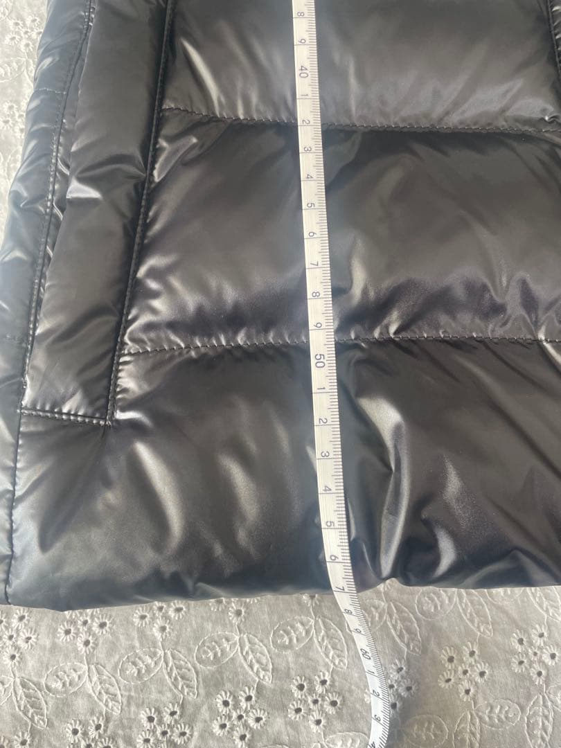 PRADA ブラック ダウンベスト　バレンタイン価格