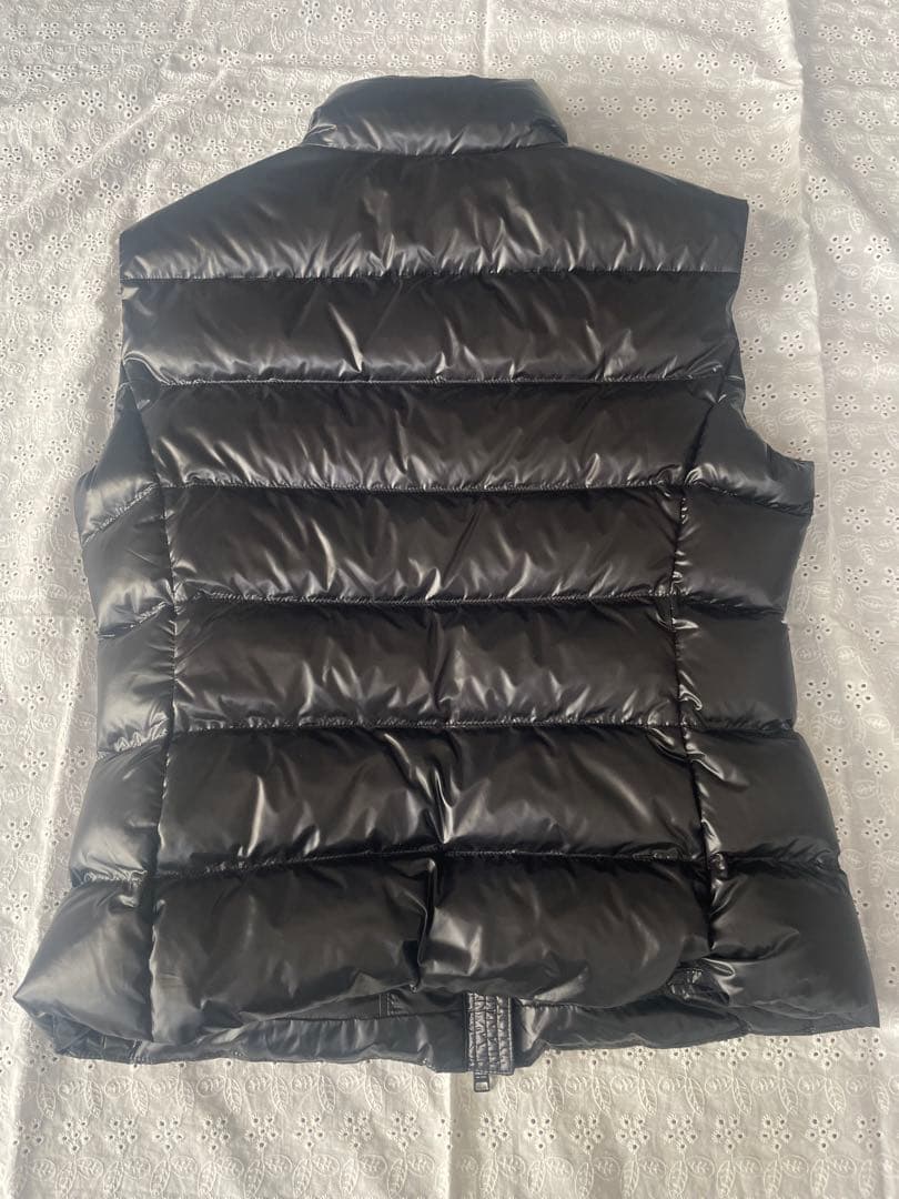 PRADA ブラック ダウンベスト　バレンタイン価格