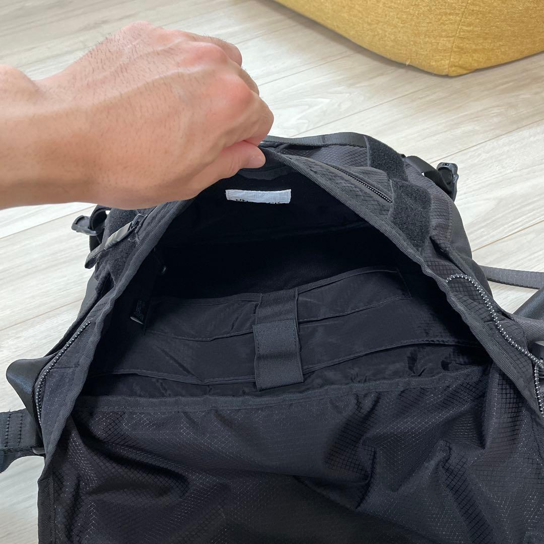 UNTRACK メッセンジャーバッグ