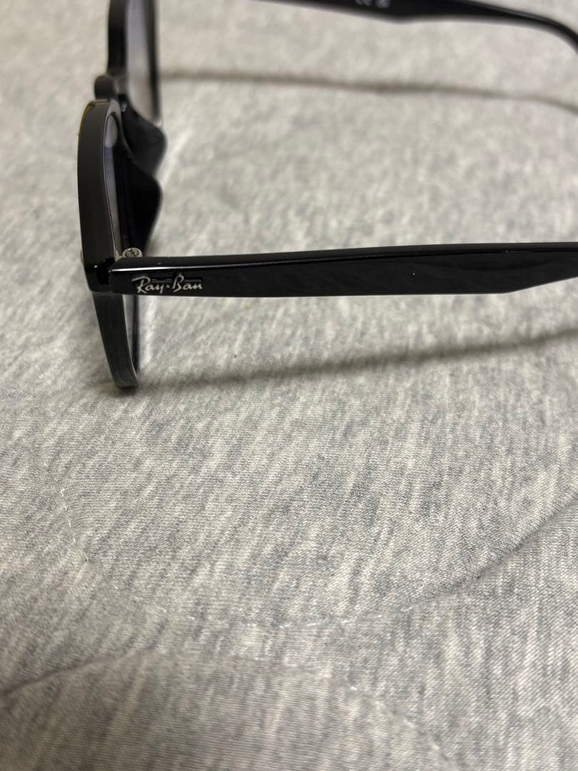 Ray-Ban ブラックグラデーションサングラス RB 4258-F