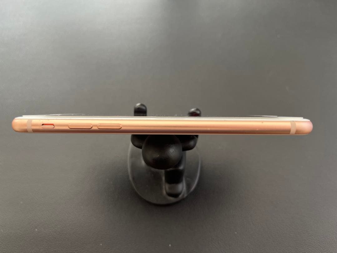 美品　iPhone8 64GB バッテリー100%