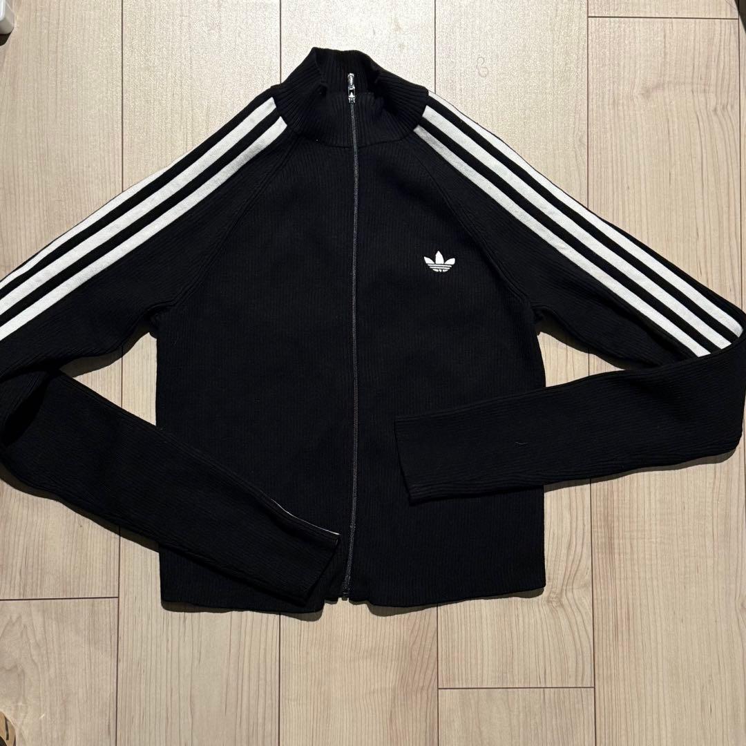 完売！アディダスアディカラー　スリーストライプス スリム ニット　ブラック