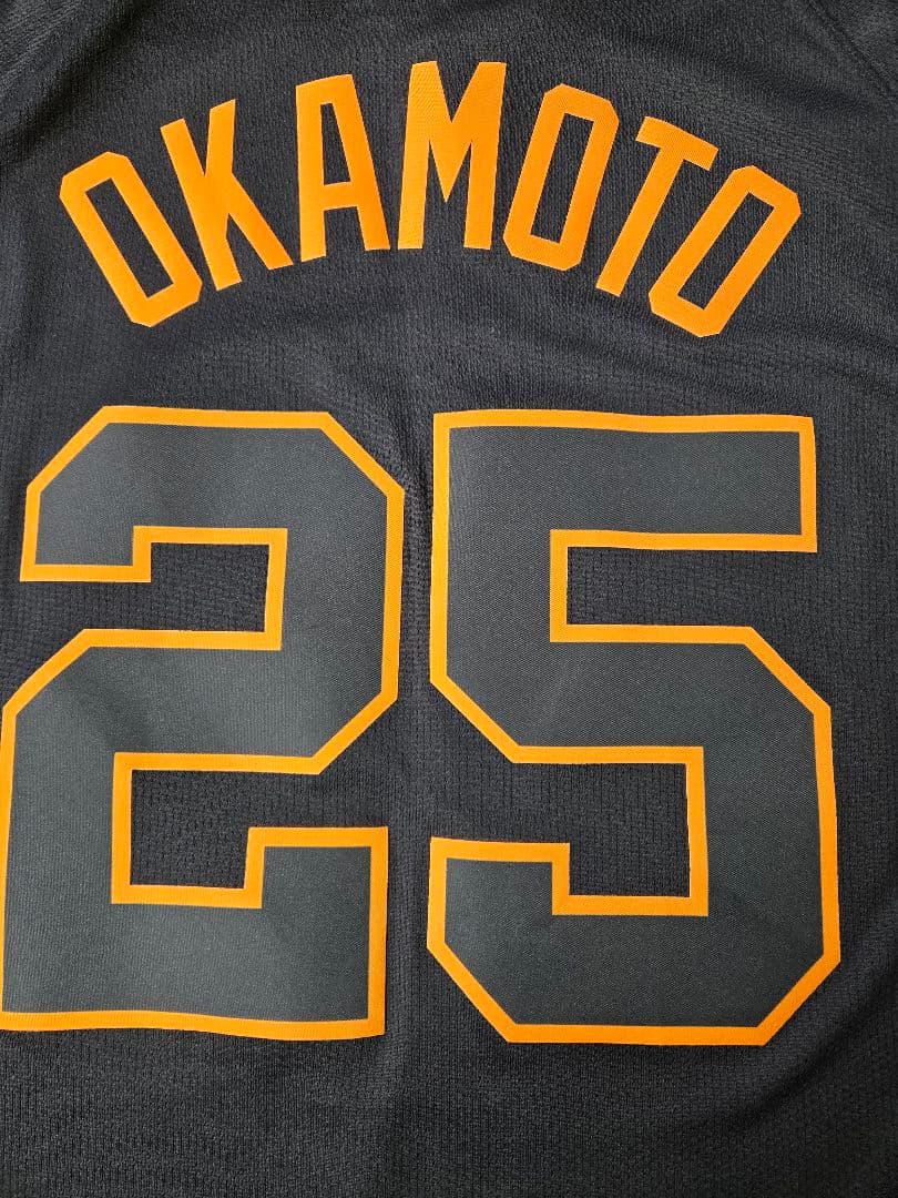 【まるねこ】読売ジャイアンツ　岡本和真 ユニフォームNIKE Mサイズ