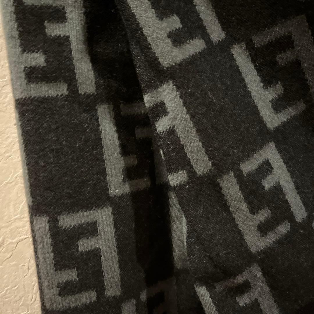 ❤️FENDI ロゴウールマフラー 　グレー／ブラック