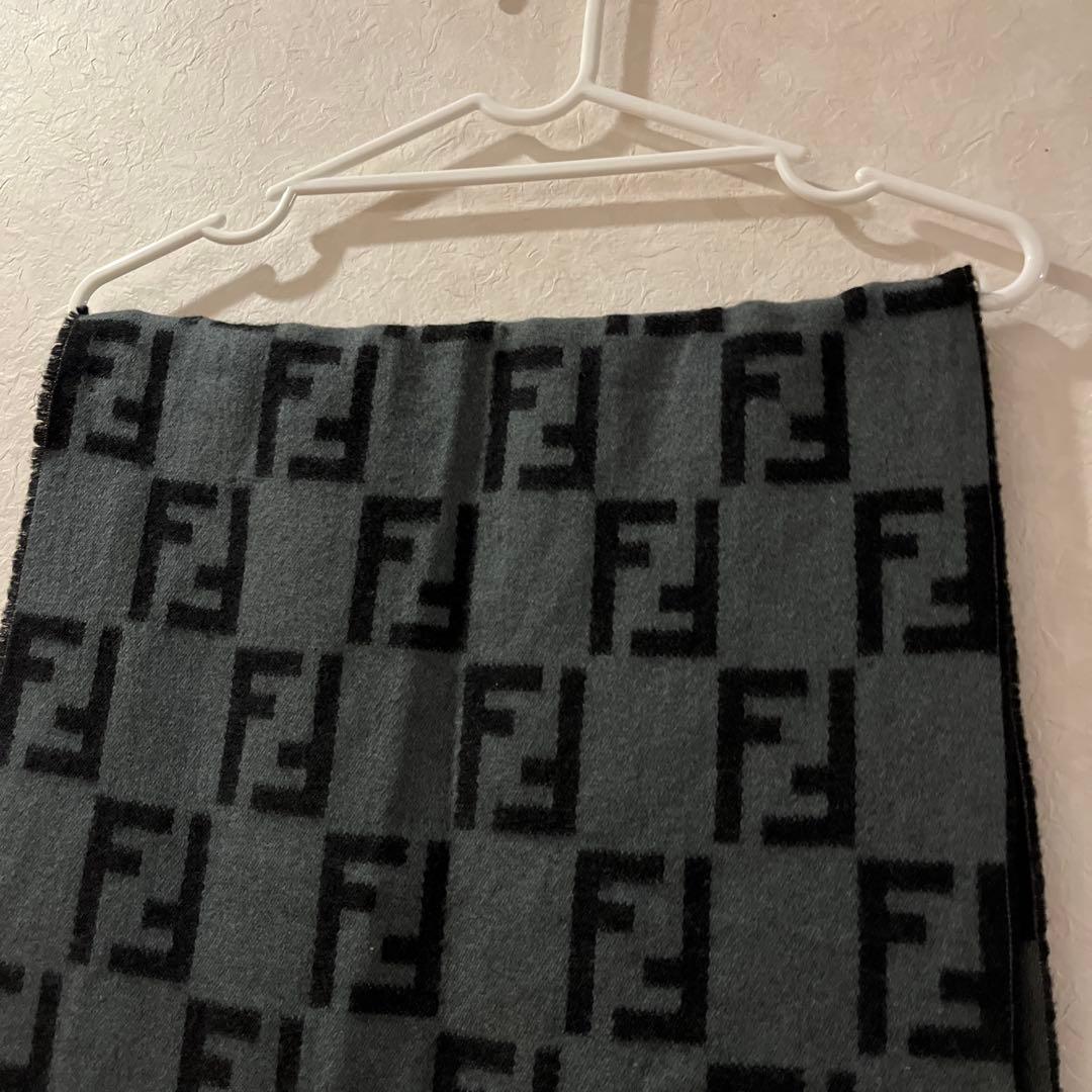 ❤️FENDI ロゴウールマフラー 　グレー／ブラック