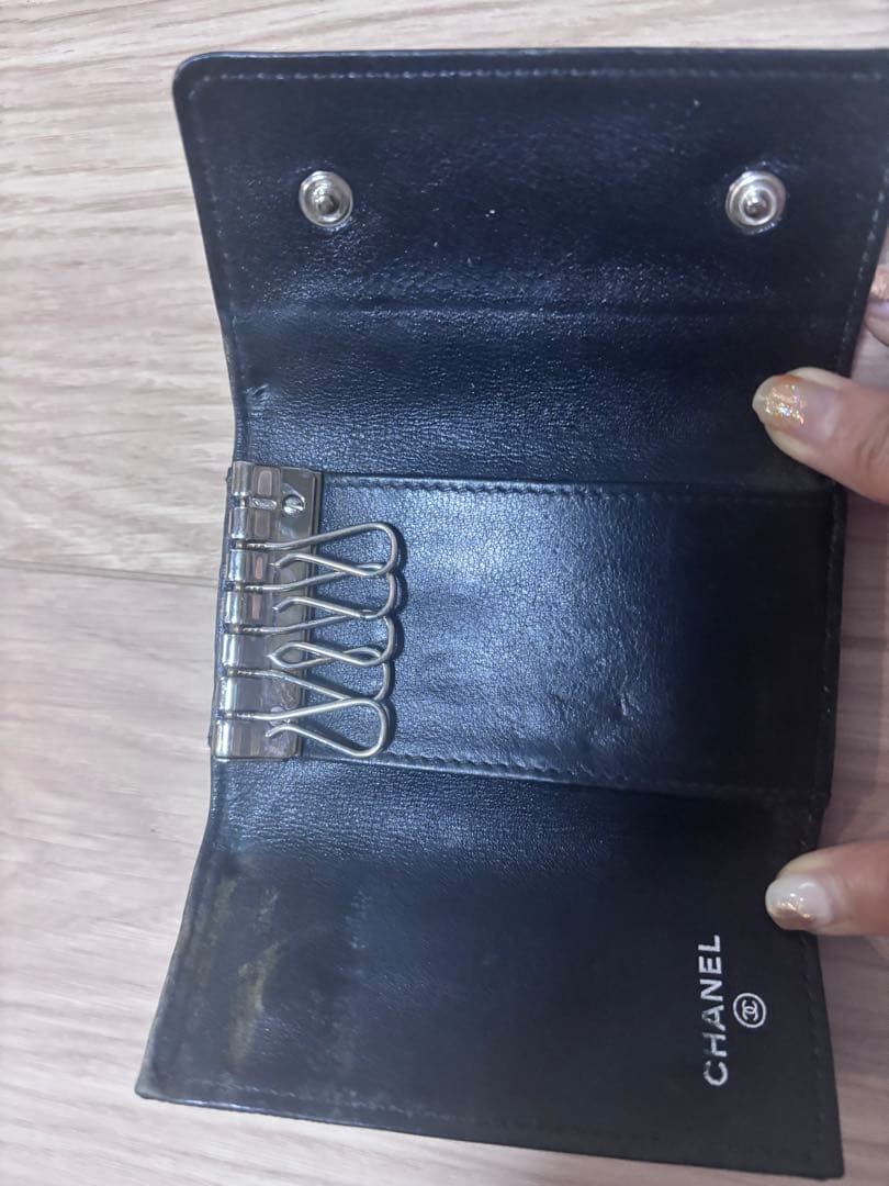 CHANEL ブラック レザー キーケース