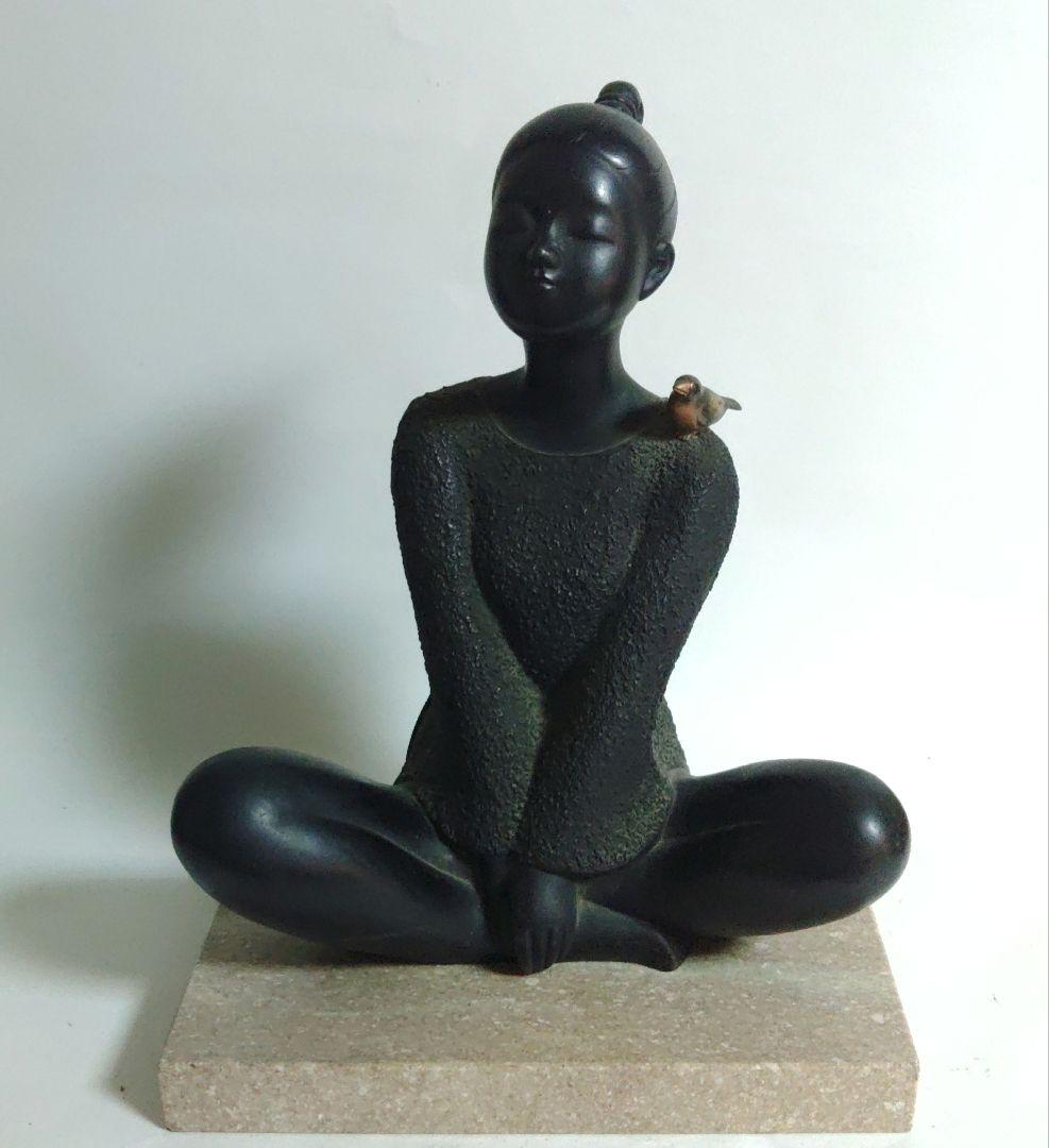 金工師　 板保次作　少女像　ブロンズ　 銅製 「おすまし」 25cm 大理石台