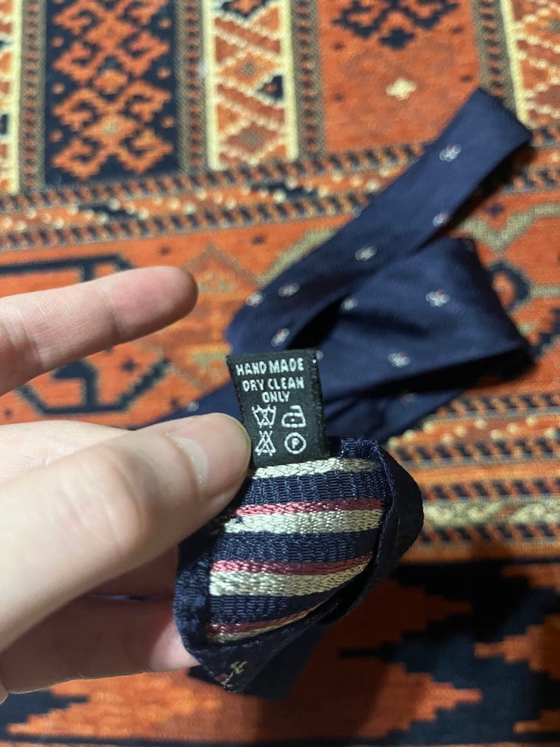 アットヴァンヌッチ　ネクタイ