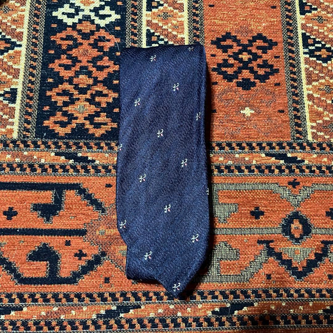 アットヴァンヌッチ　ネクタイ