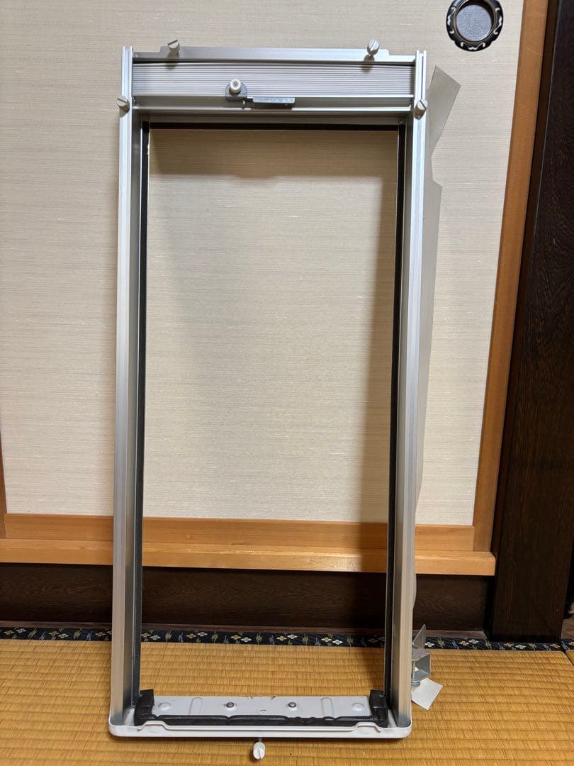 窓用エアコン ホワイト 取り付け枠付き