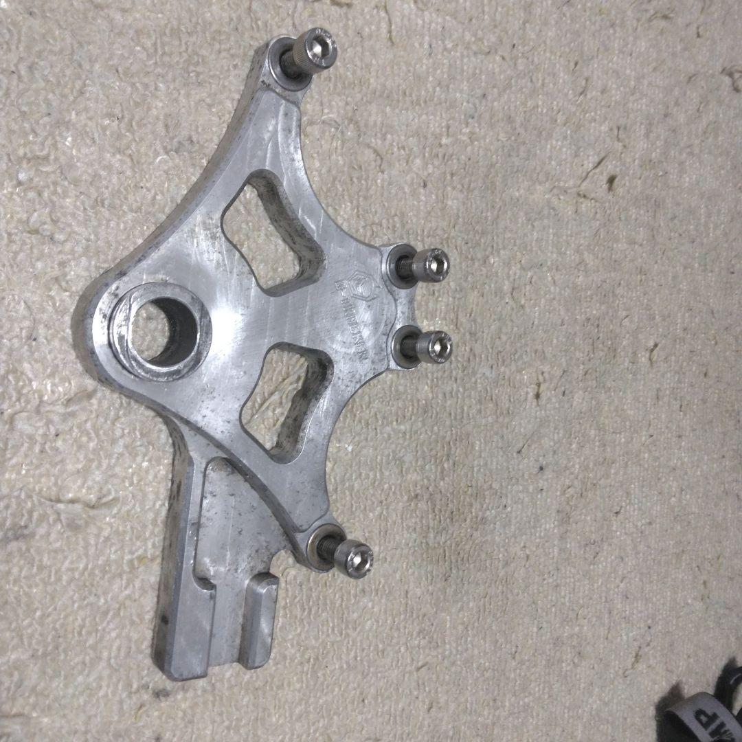 D-TRACKER Xデュアルキャリパーブラケット　DKS