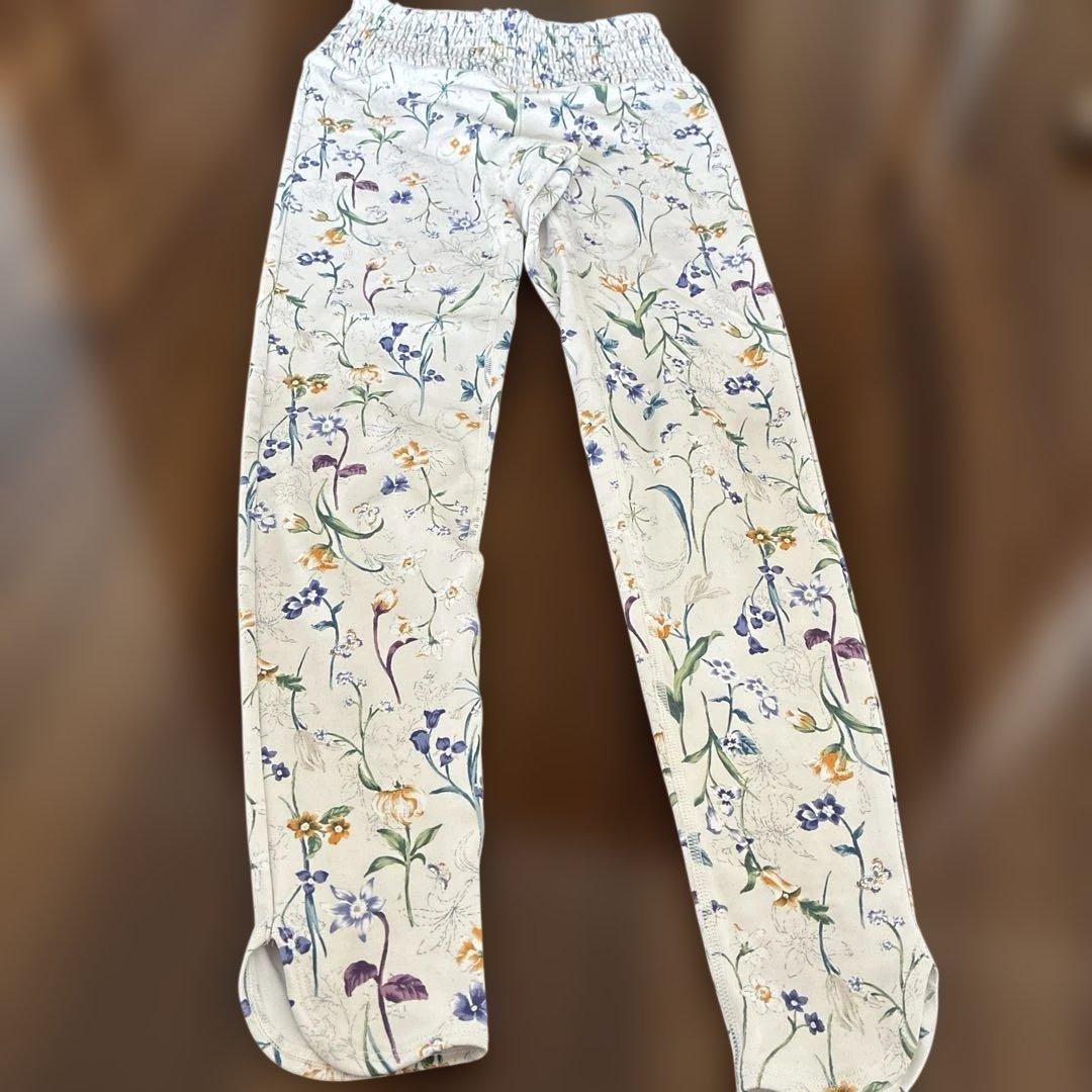 SUKALAフラワーシャーリングレギンス&ブラトップ　セット　Sサイズ