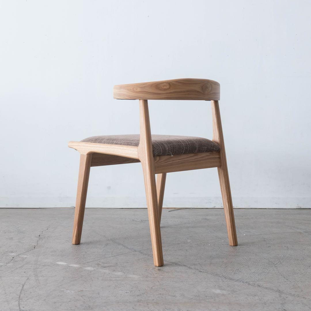 シンプルな木製ダイニングチェア