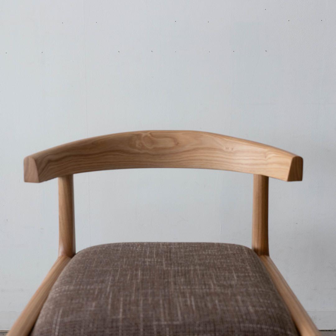 シンプルな木製ダイニングチェア