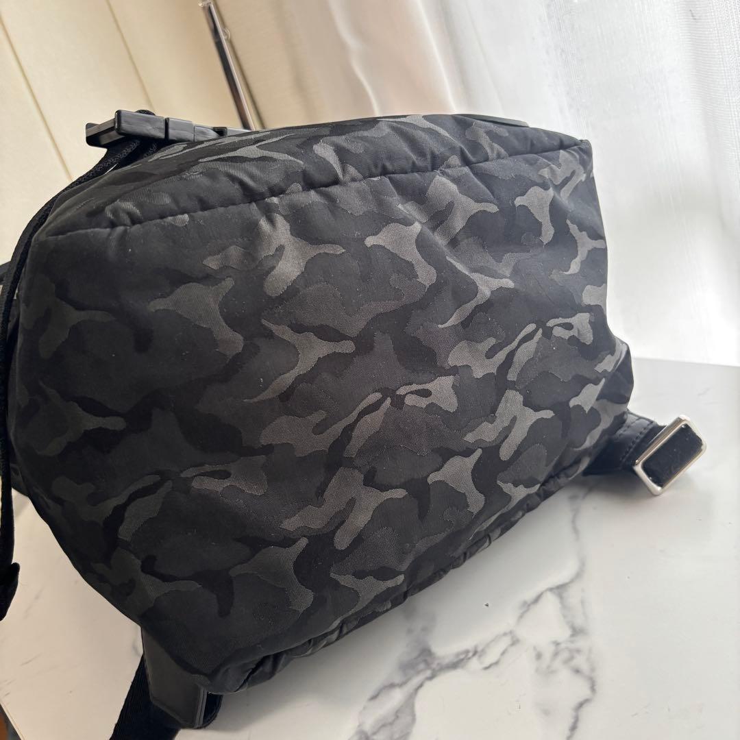 【美品】McQ アレキサンダーマックイーン　黒　リュック　カモフラ　バックパック