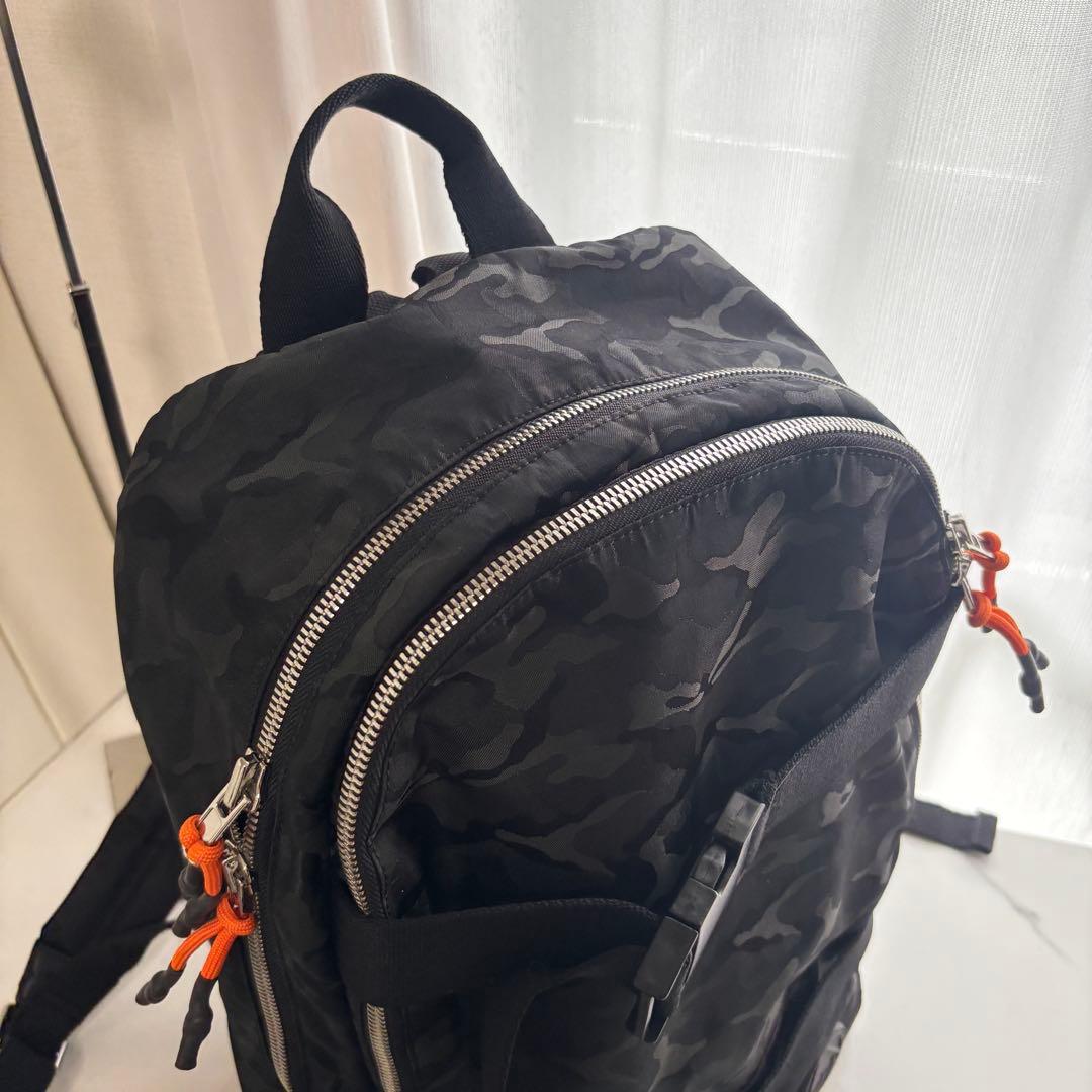 【美品】McQ アレキサンダーマックイーン　黒　リュック　カモフラ　バックパック