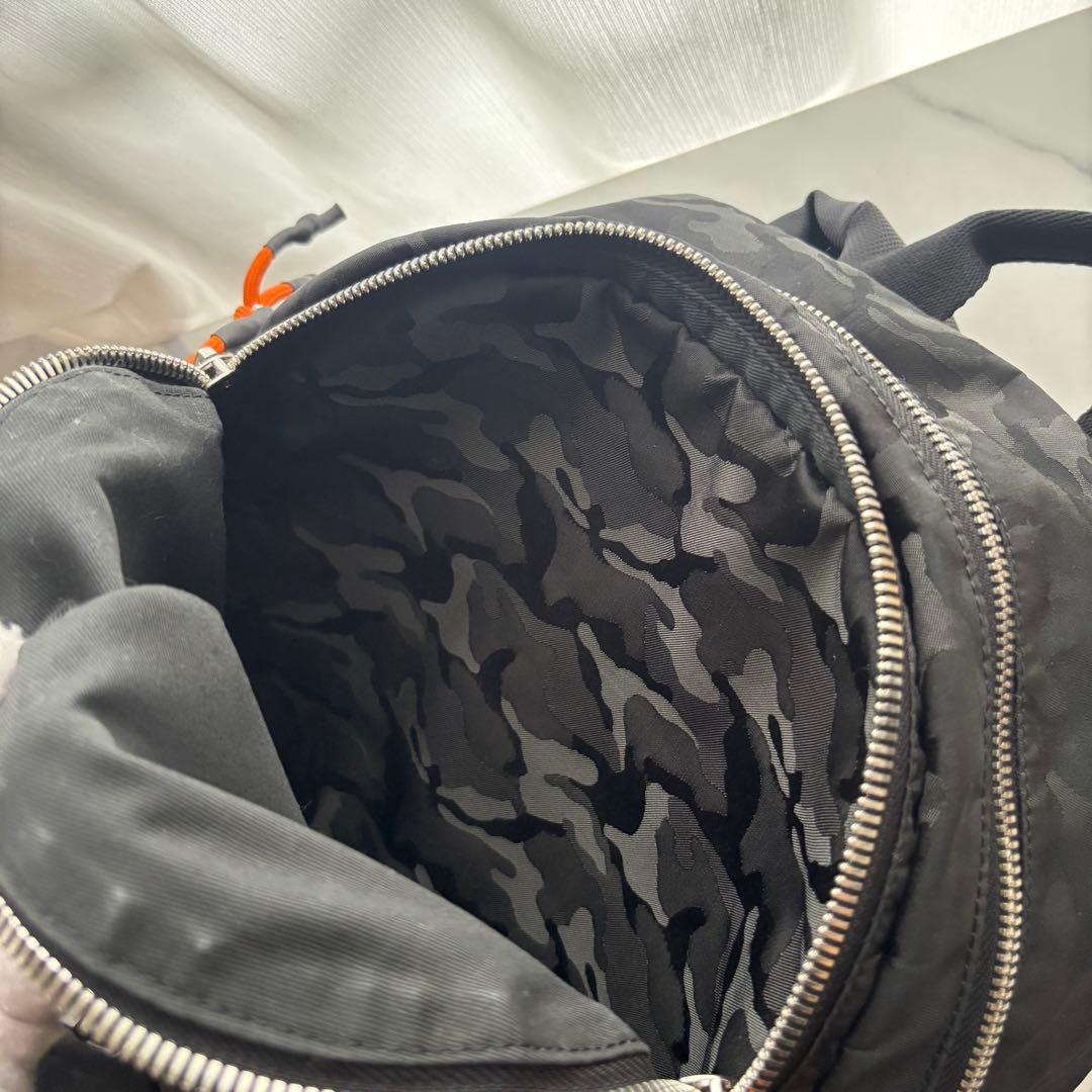 【美品】McQ アレキサンダーマックイーン　黒　リュック　カモフラ　バックパック