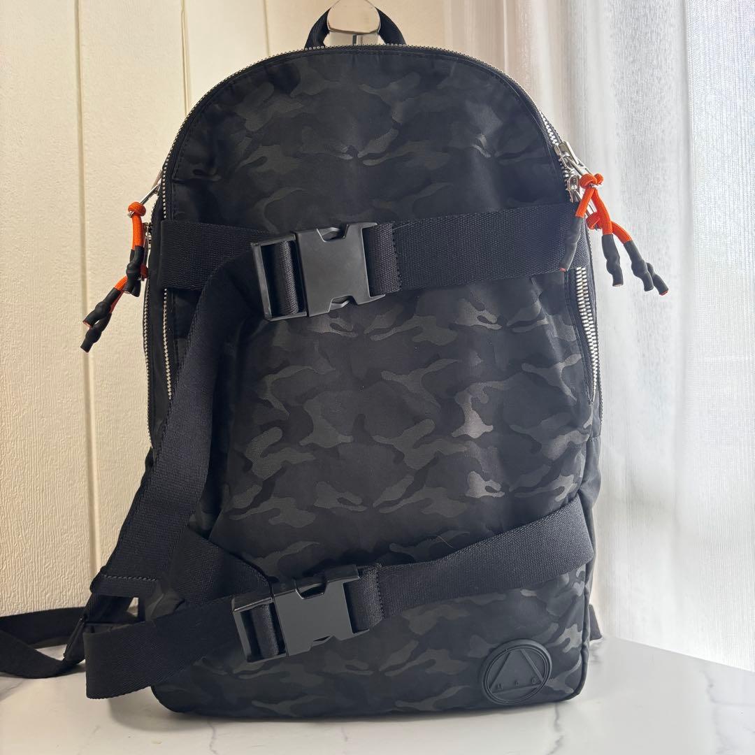 【美品】McQ アレキサンダーマックイーン　黒　リュック　カモフラ　バックパック