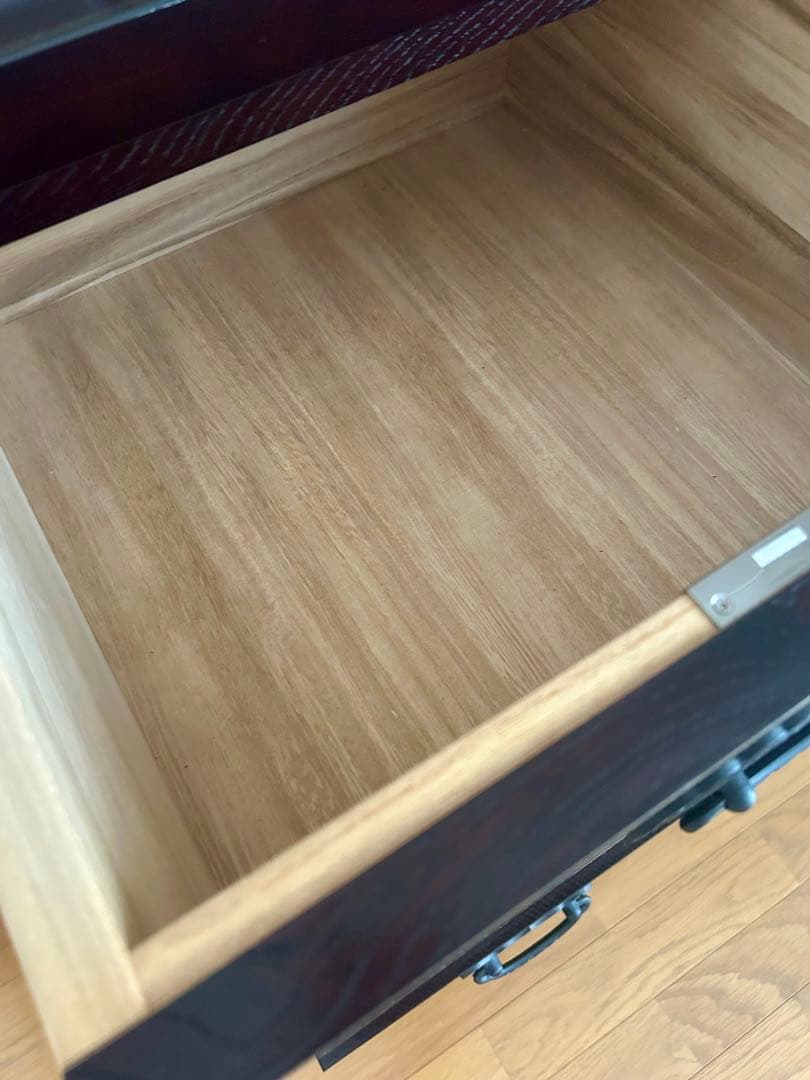 伝統的な木製の和ダンス