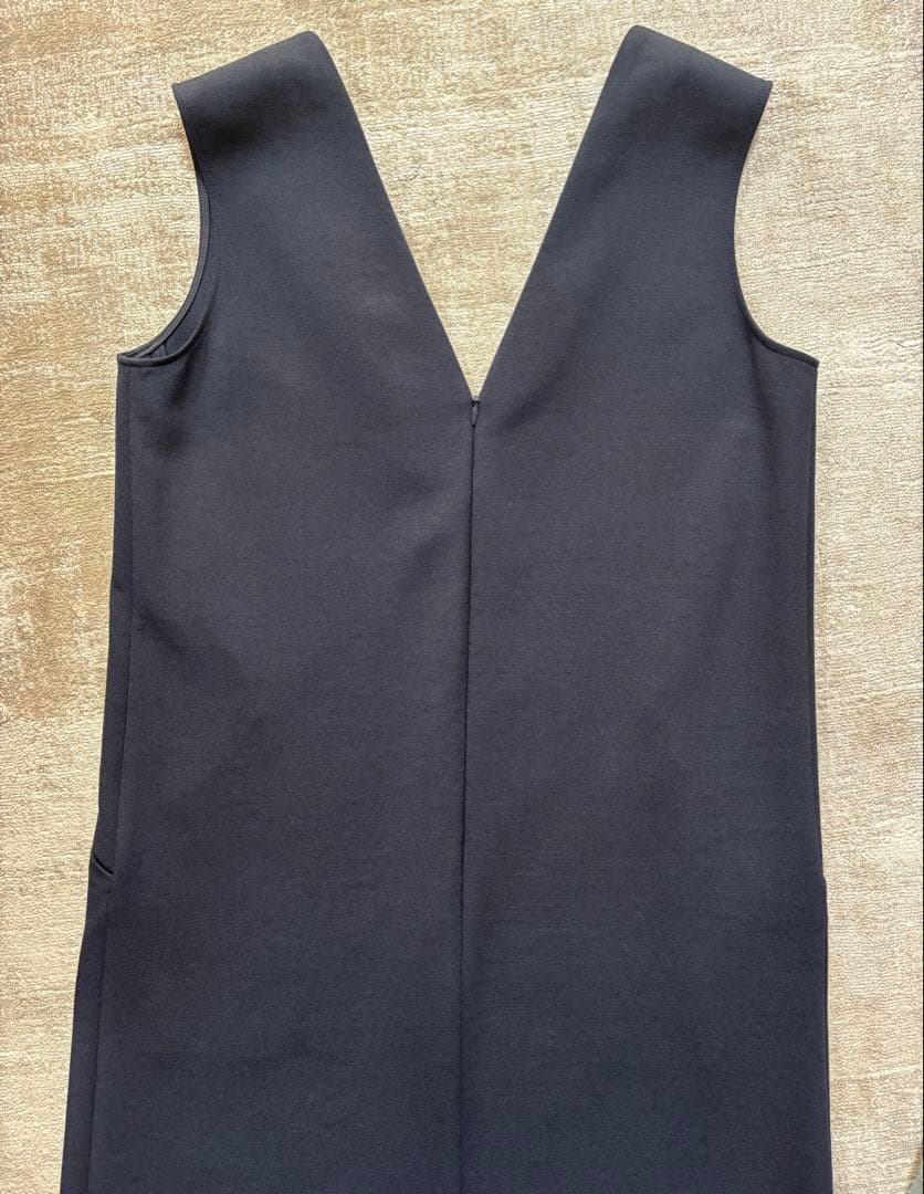 美品！セオリーリュクス　ノースリーブVネックワンピース