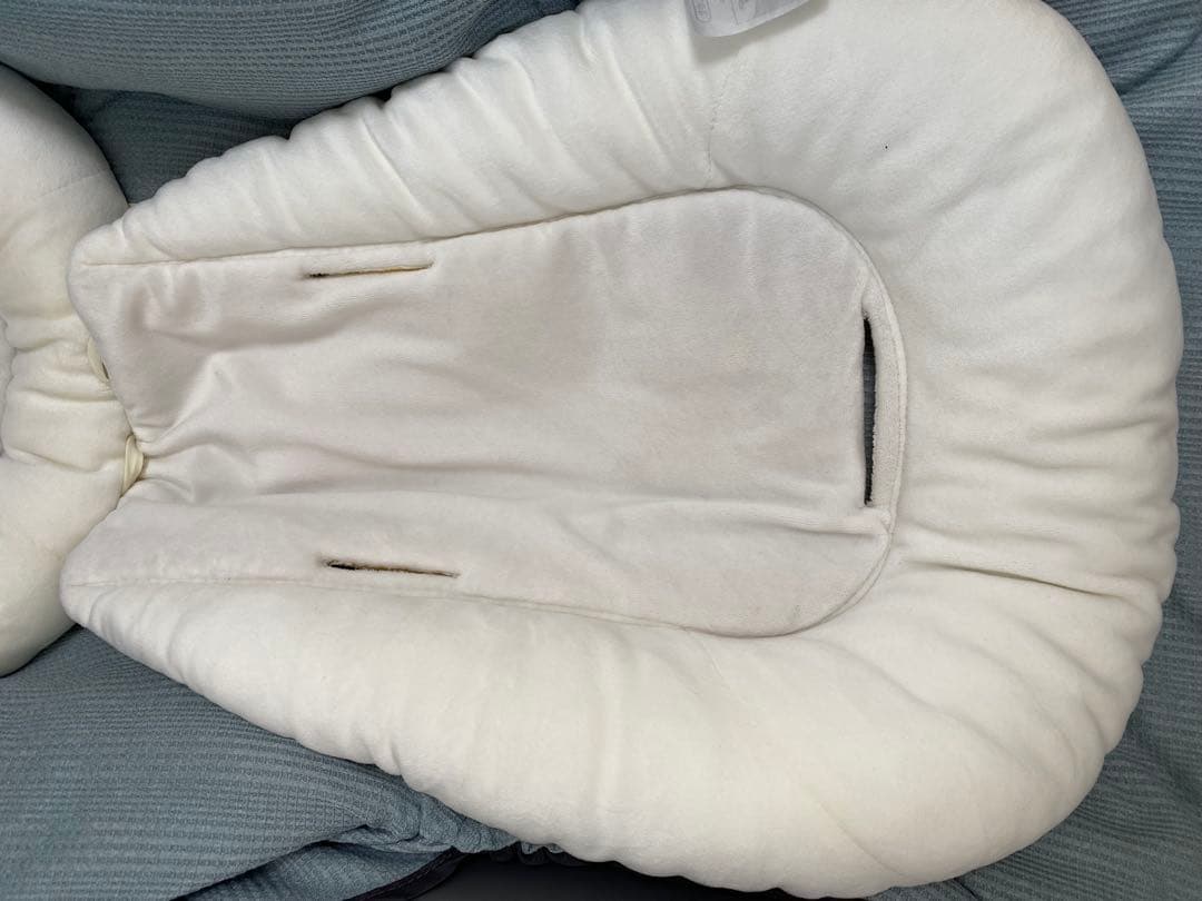 Roseさんご購入　Combi「ネムリラ」電動　ベビーチェア　テーブル付