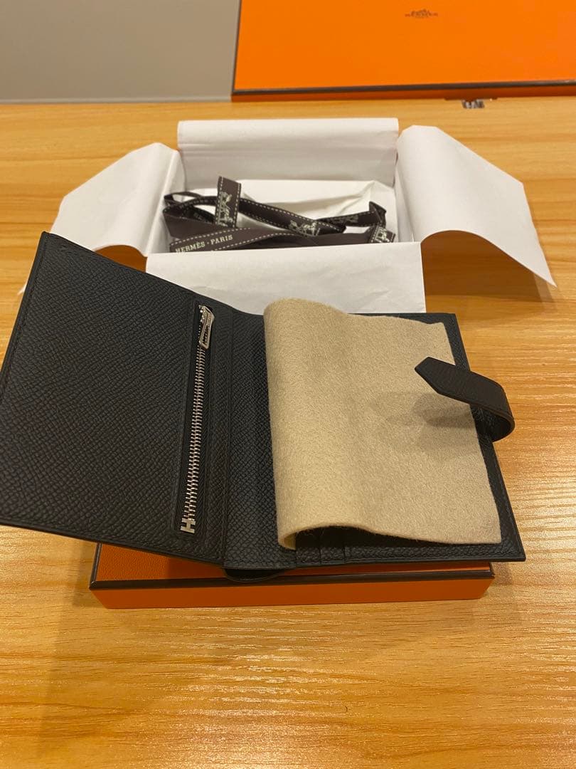 エルメス 二つ折り ベアンコンパクト ブラック/シルバー金具 K刻印 黒