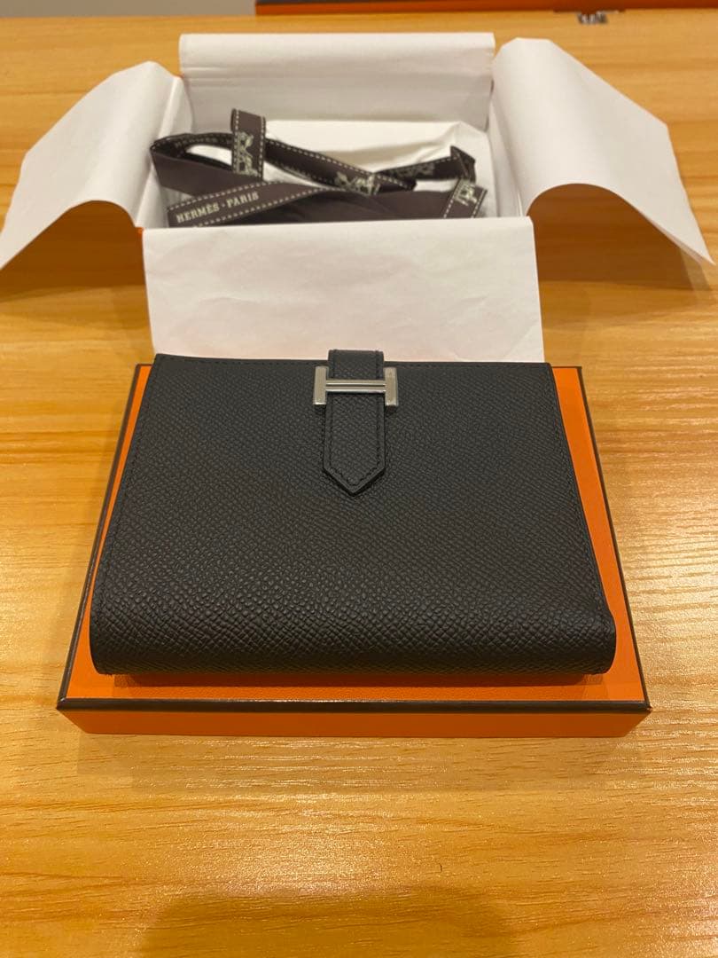 エルメス 二つ折り ベアンコンパクト ブラック/シルバー金具 K刻印 黒