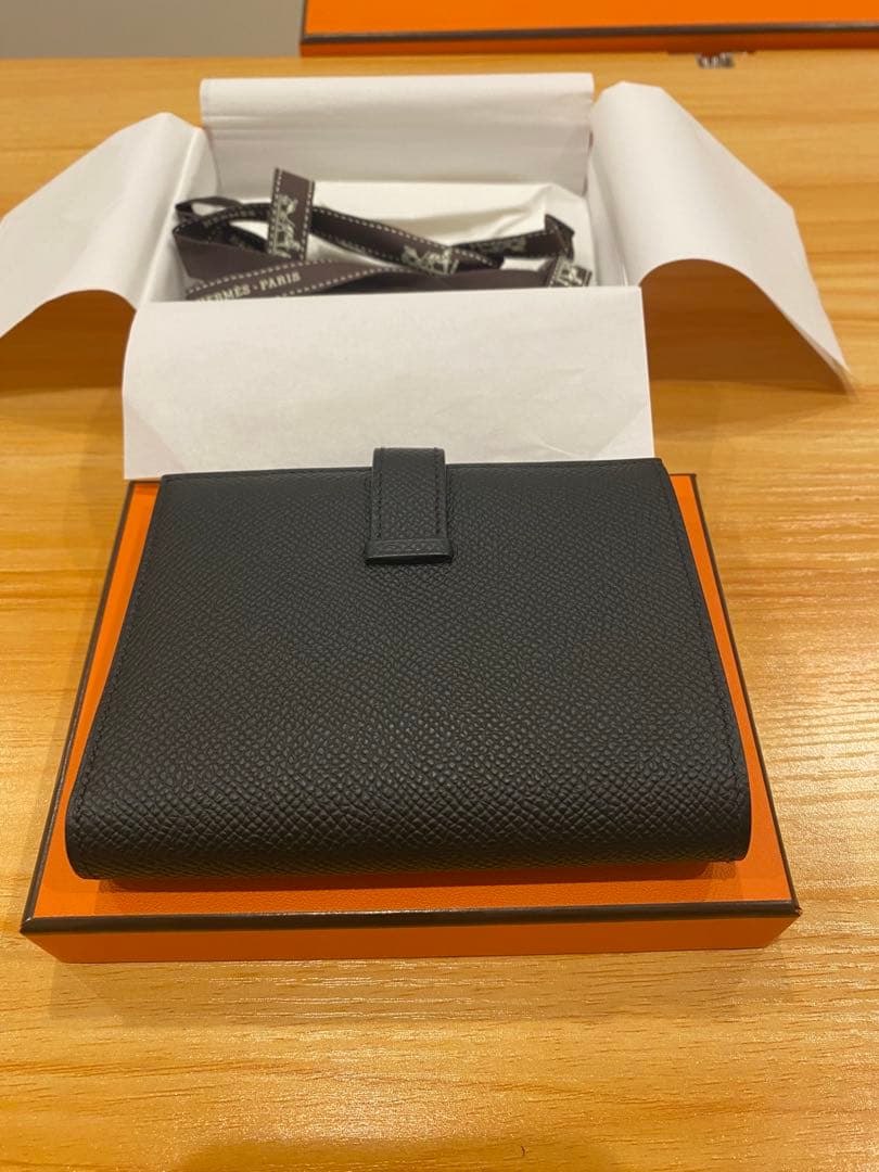 エルメス 二つ折り ベアンコンパクト ブラック/シルバー金具 K刻印 黒