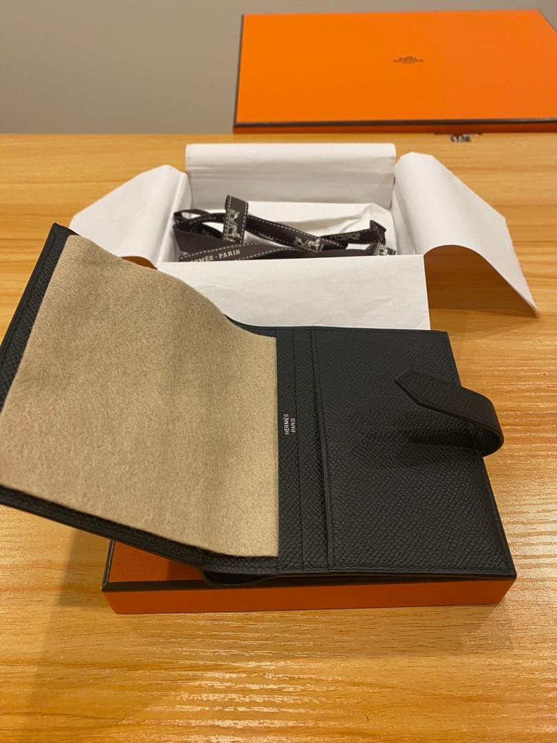 エルメス 二つ折り ベアンコンパクト ブラック/シルバー金具 K刻印 黒