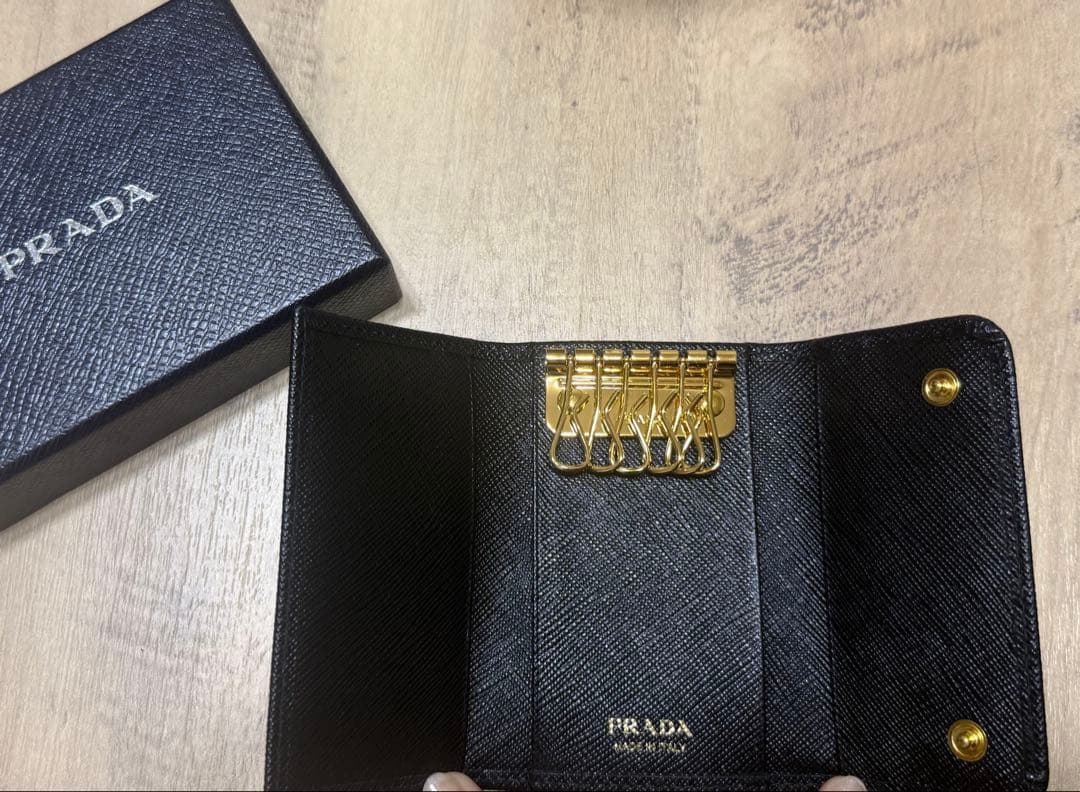 PRADA レザーキーケース ブラック