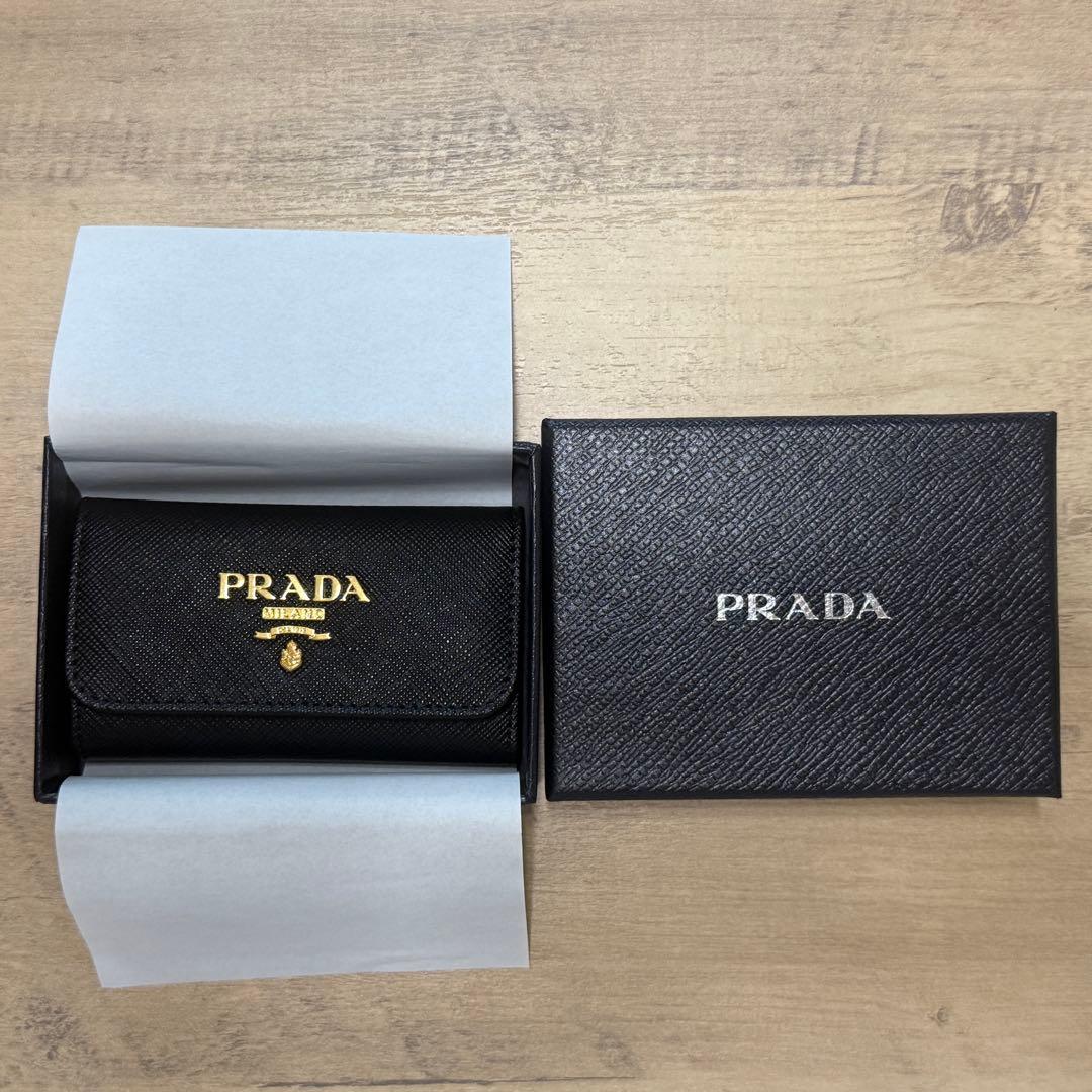 PRADA レザーキーケース ブラック