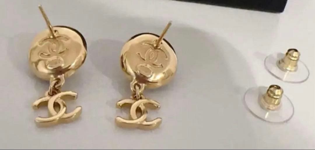 CHANEL シャネル　ピアス　カメリア