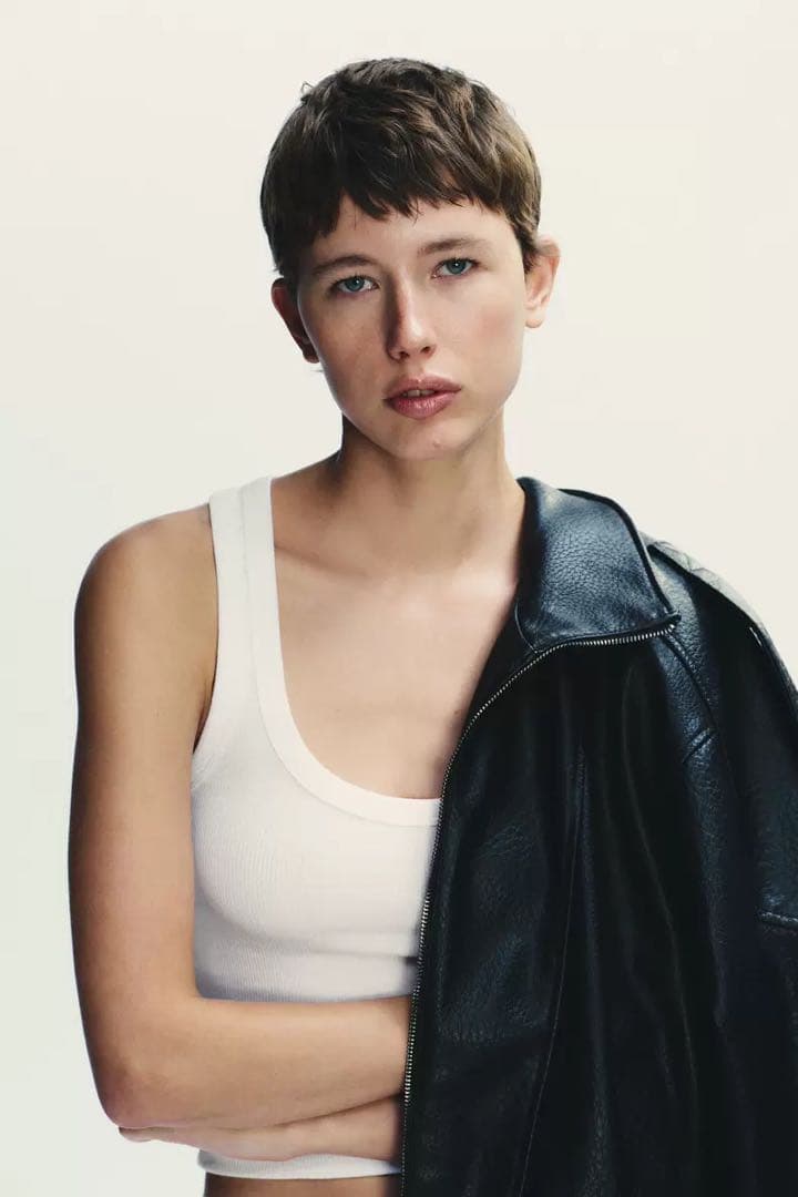 ZARAフェイクレザージャケット ブラック ハイネック Sサイズ