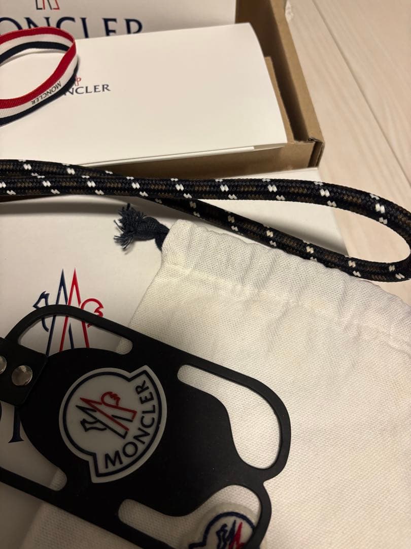 MONCLER モンクレール　iPhone 携帯　スマホ　ケース　ショルダー