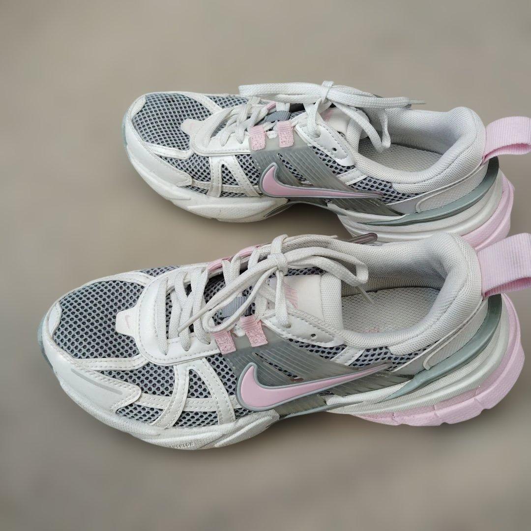 Nike NIKE V2K RUN emmi exclusive グレー ピンク