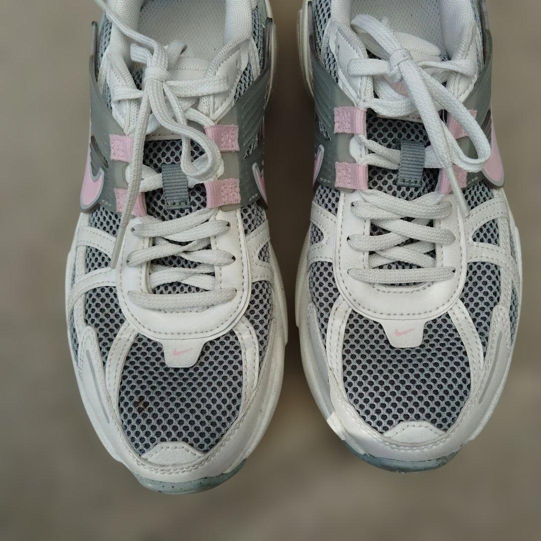 Nike NIKE V2K RUN emmi exclusive グレー ピンク